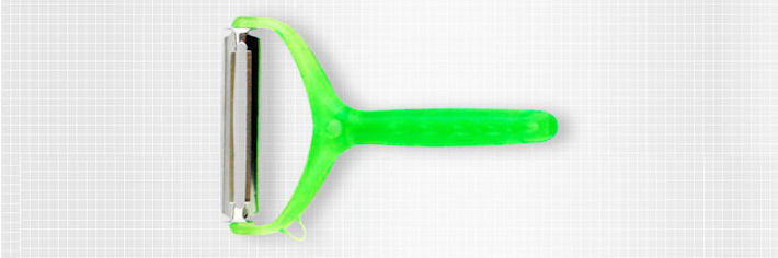 厚切り・薄切りが楽しめる両刃ワイド・ピーラー（幅広サイズの皮むき）